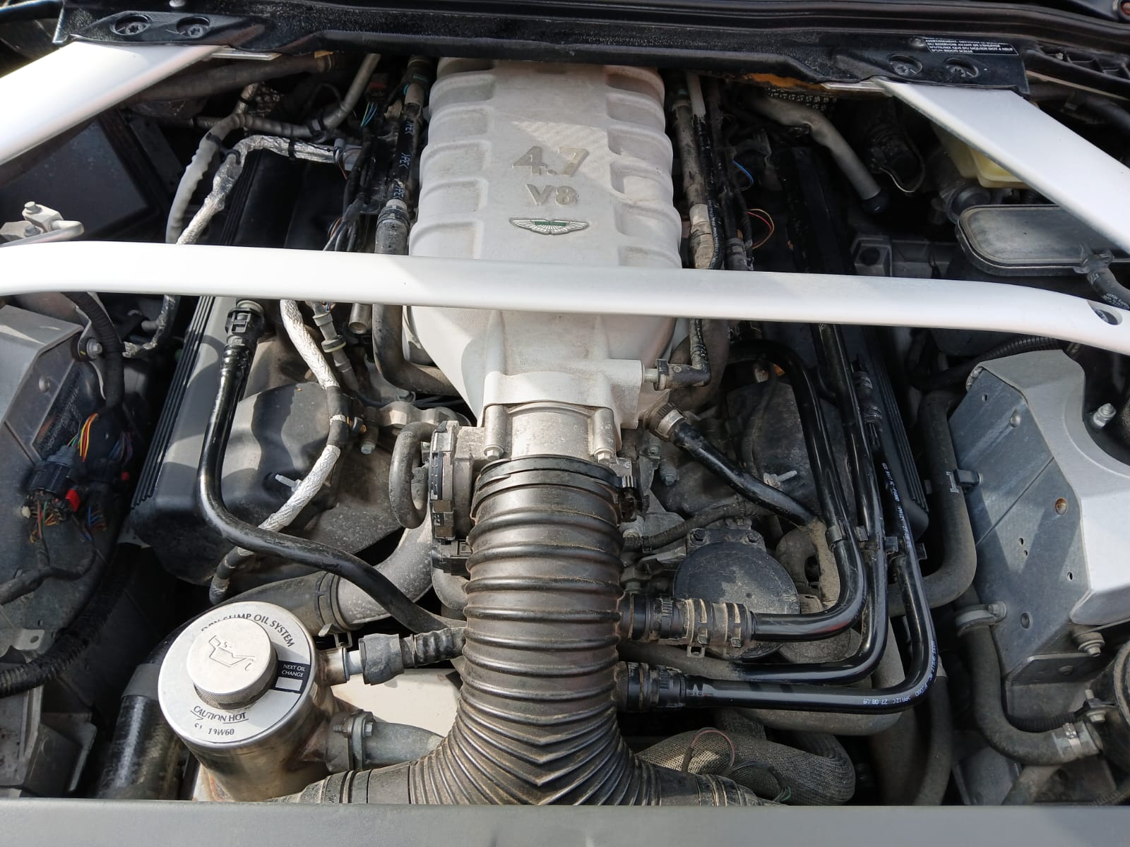 Aston Martin Vantage V8