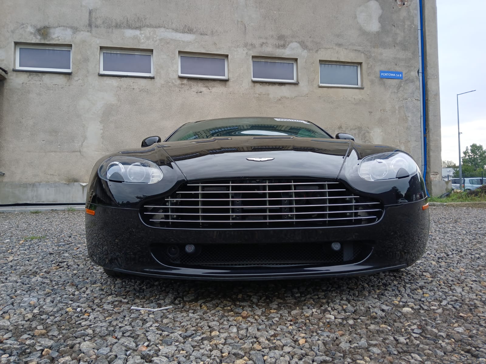 Aston Martin Vantage V8