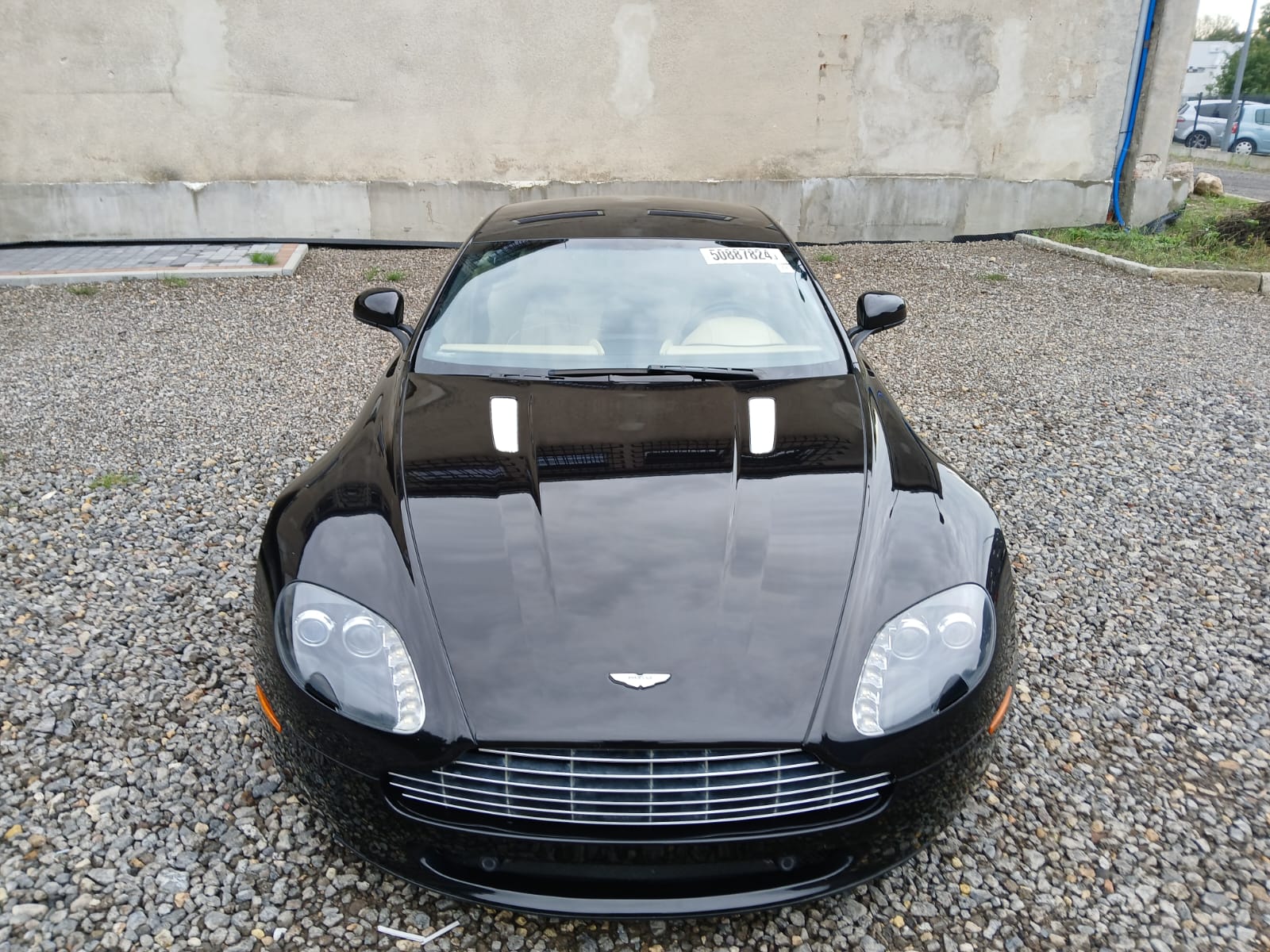 Aston Martin Vantage V8