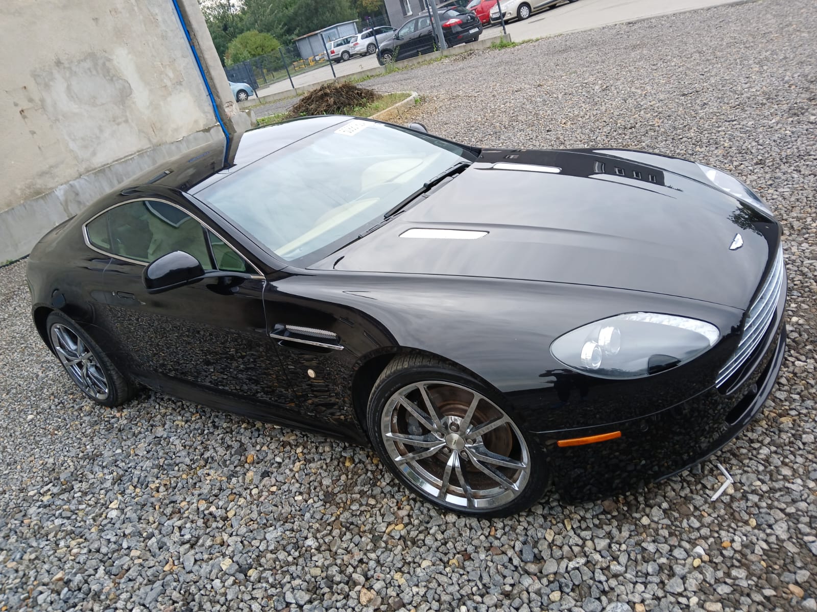 Aston Martin Vantage V8
