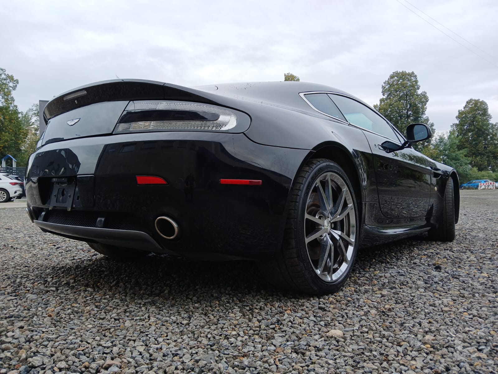 Aston Martin Vantage V8