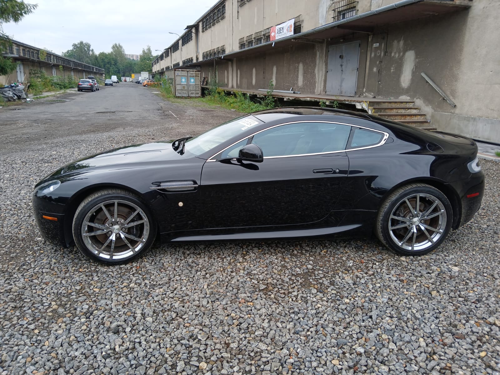 Aston Martin Vantage V8