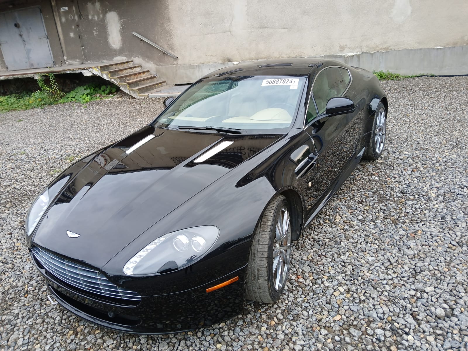 Aston Martin Vantage V8
