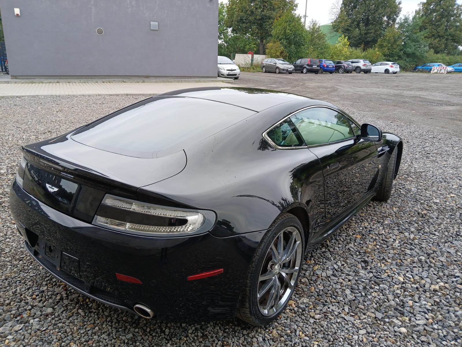 Aston Martin Vantage V8