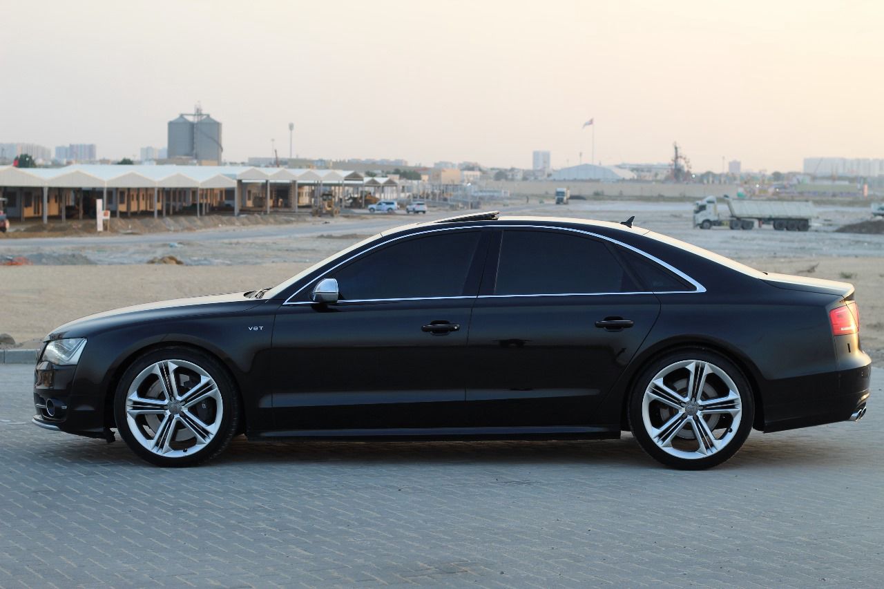 Audi S8 2013