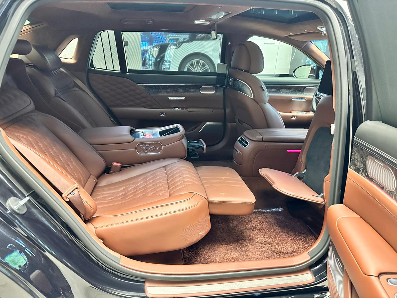 Genesis G90 Royal