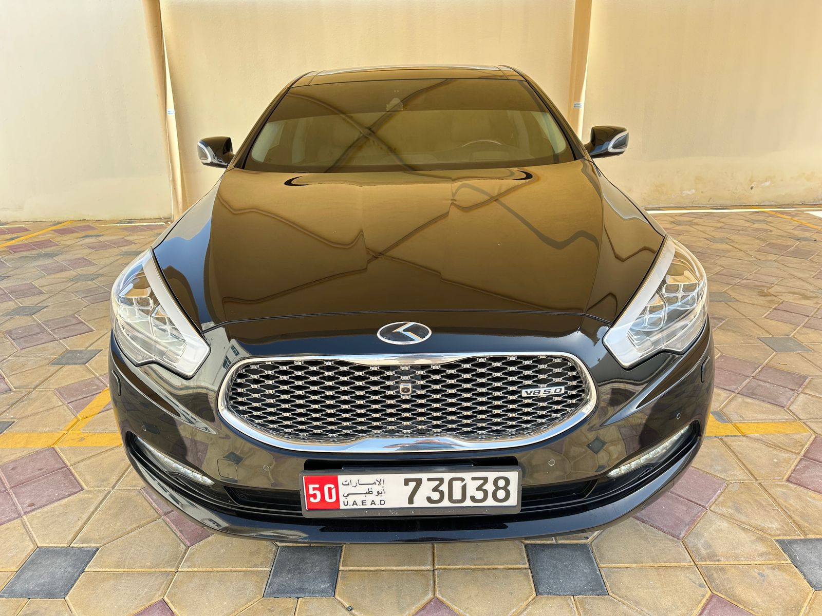 KIA Quoris V8