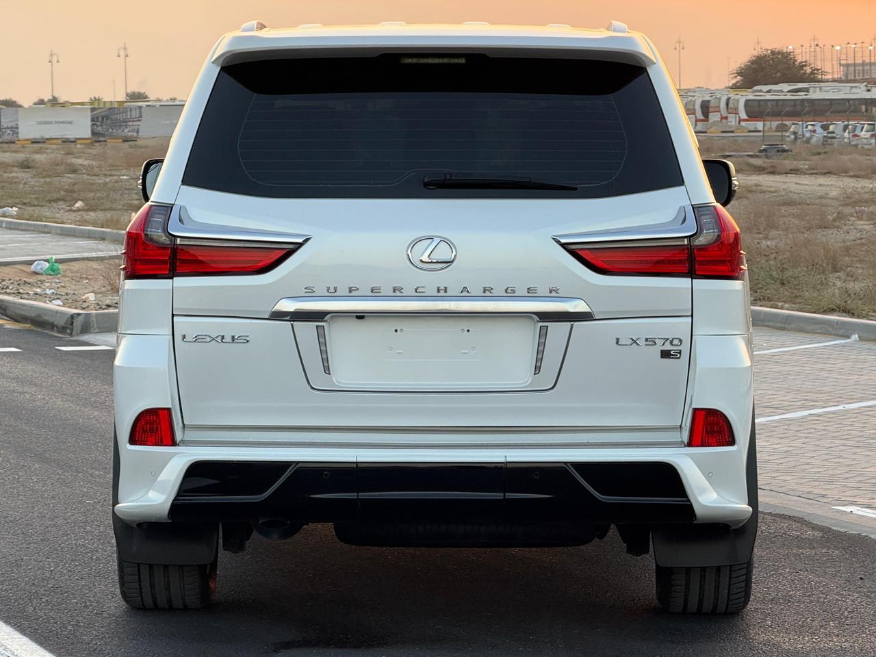 Lexus LX570 Signature