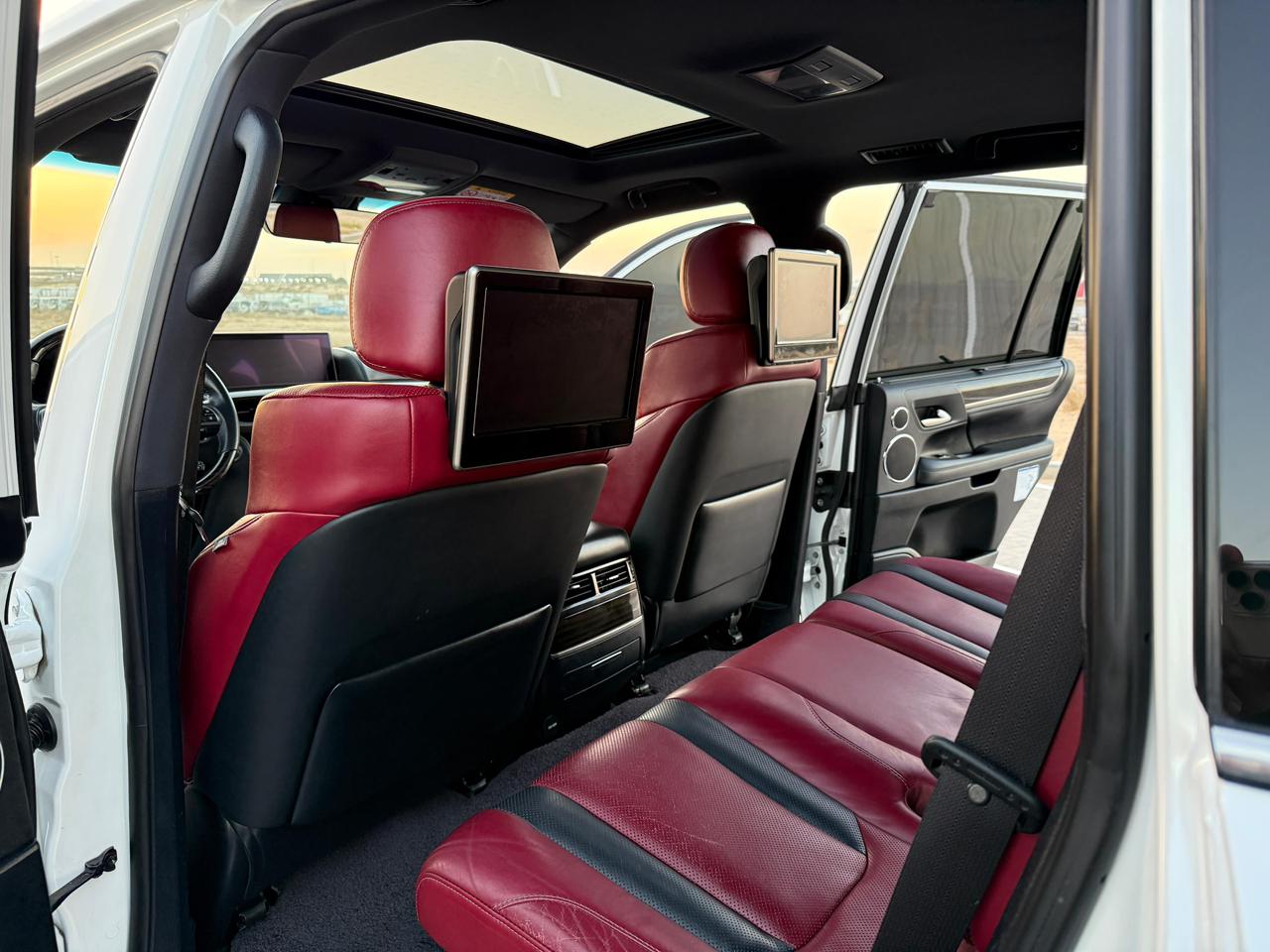 Lexus LX570 Signature