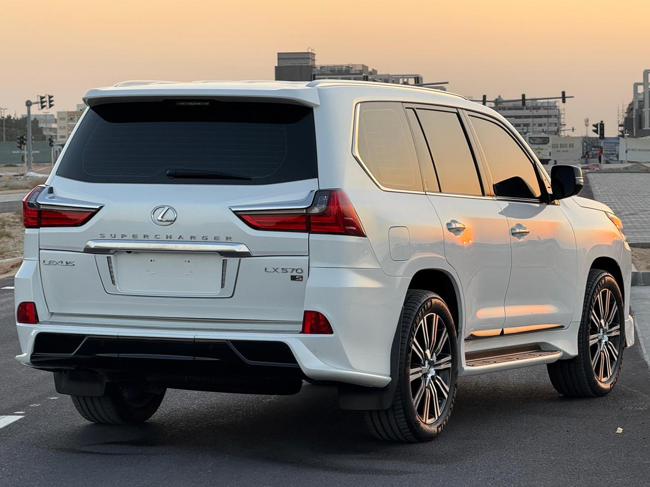 Lexus LX570 Signature