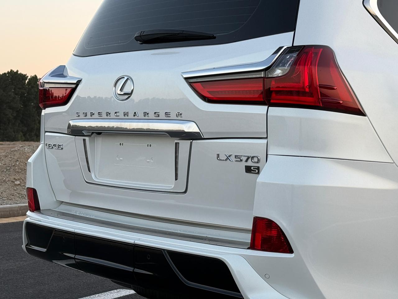 Lexus LX570 Signature