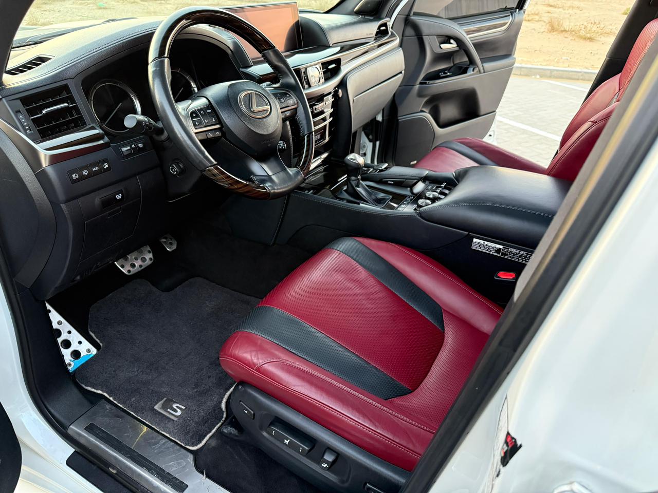 Lexus LX570 Signature