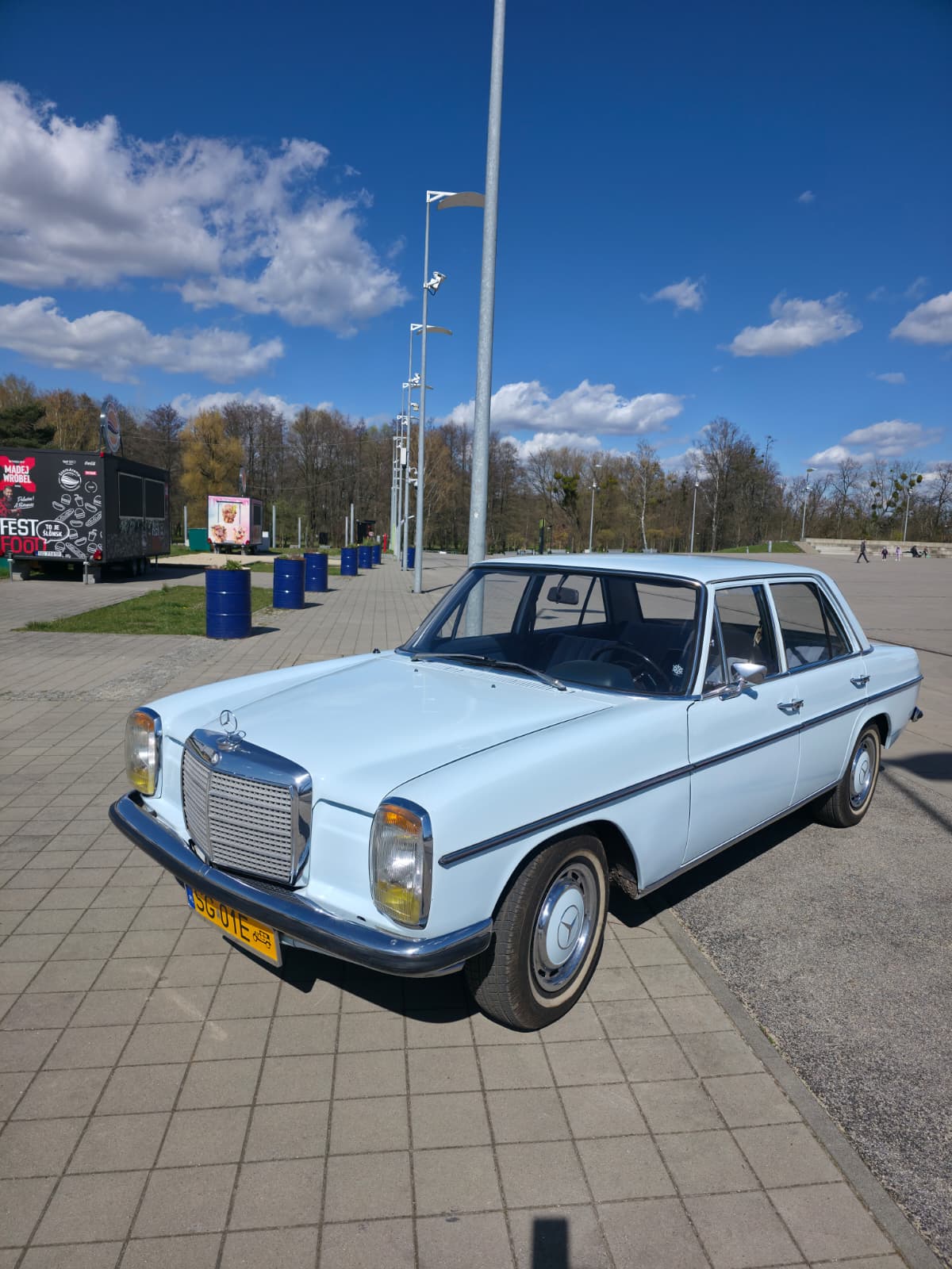 Mercedes W114 Sedan