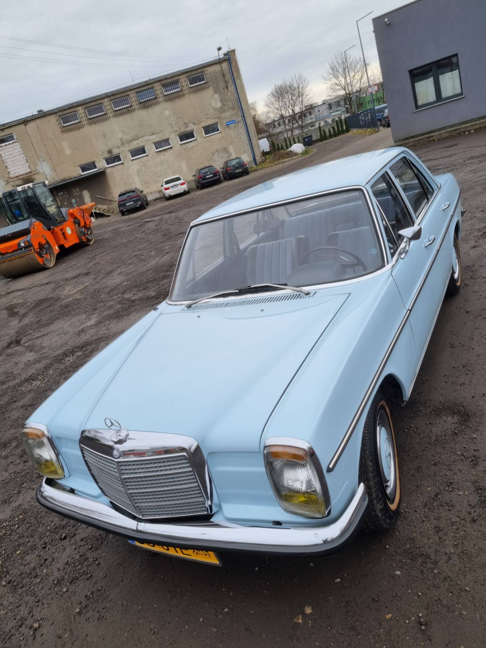 Mercedes W114 Sedan