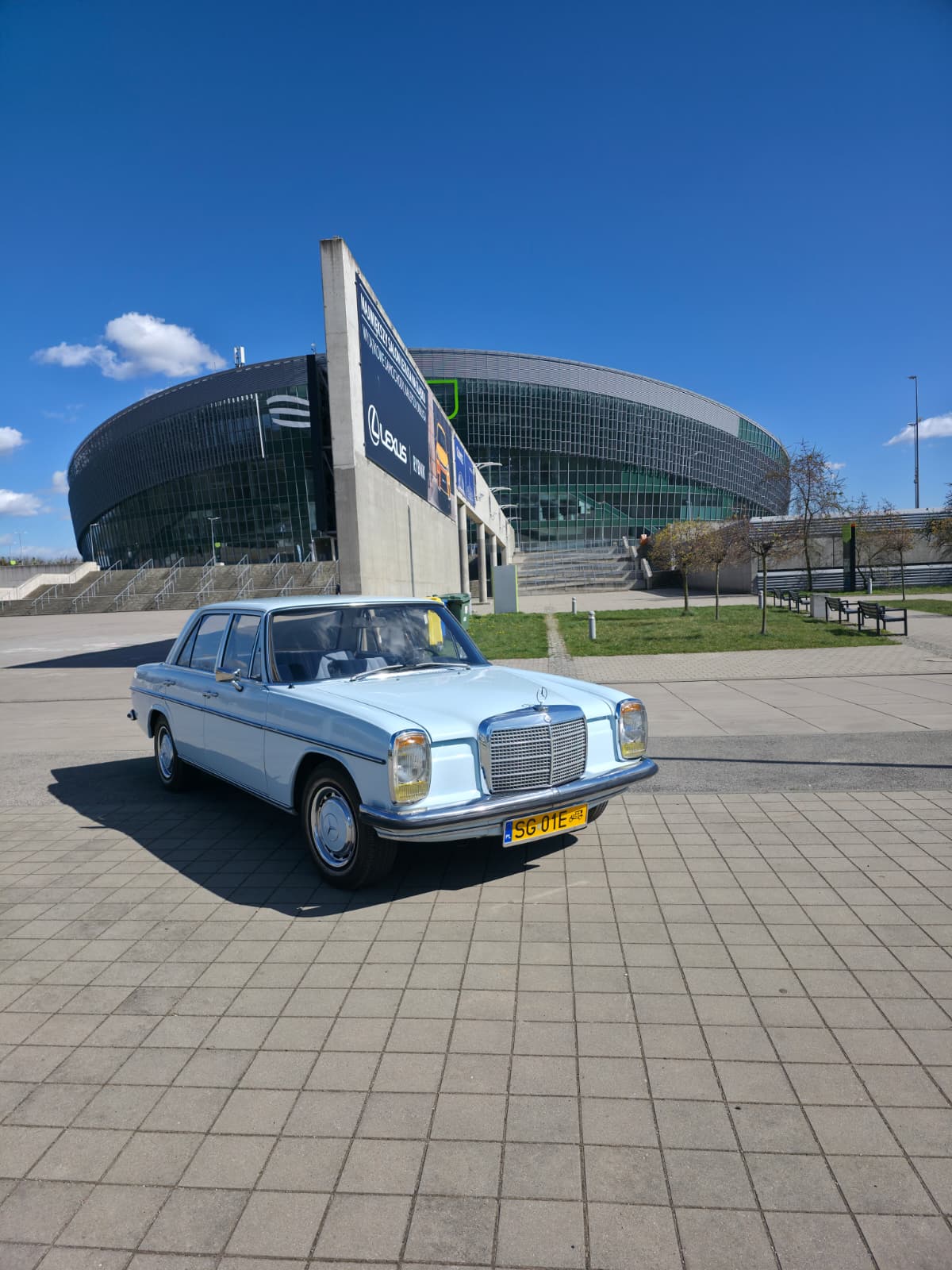 Mercedes W114 Sedan
