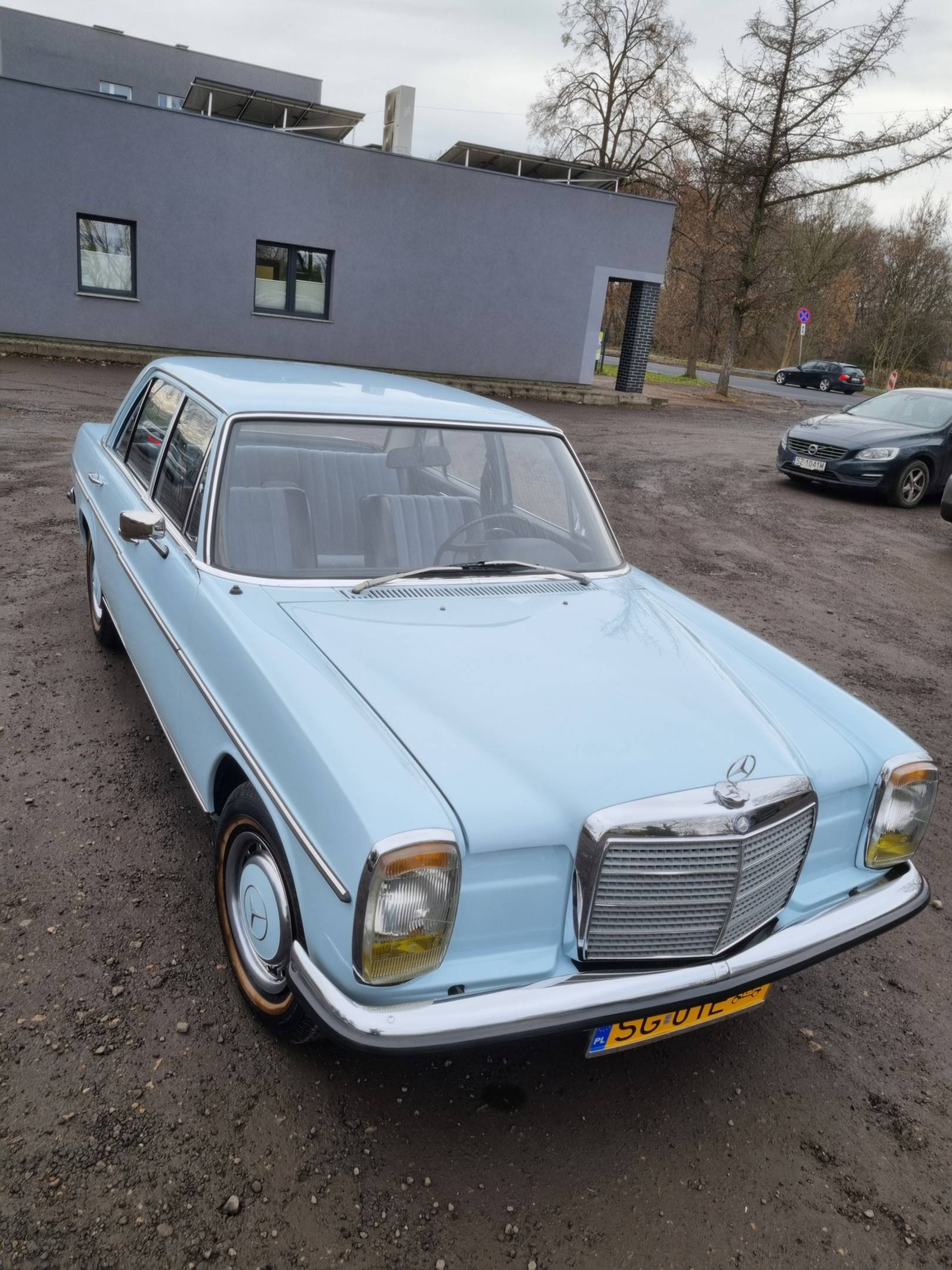 Mercedes W114 Sedan