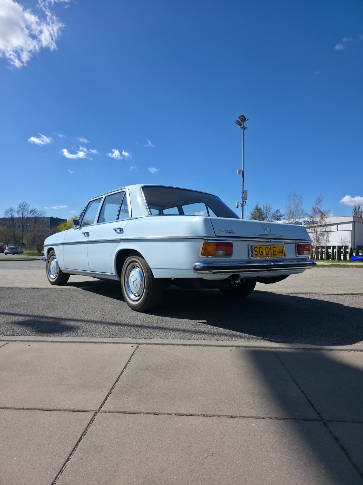 Mercedes W114 Sedan