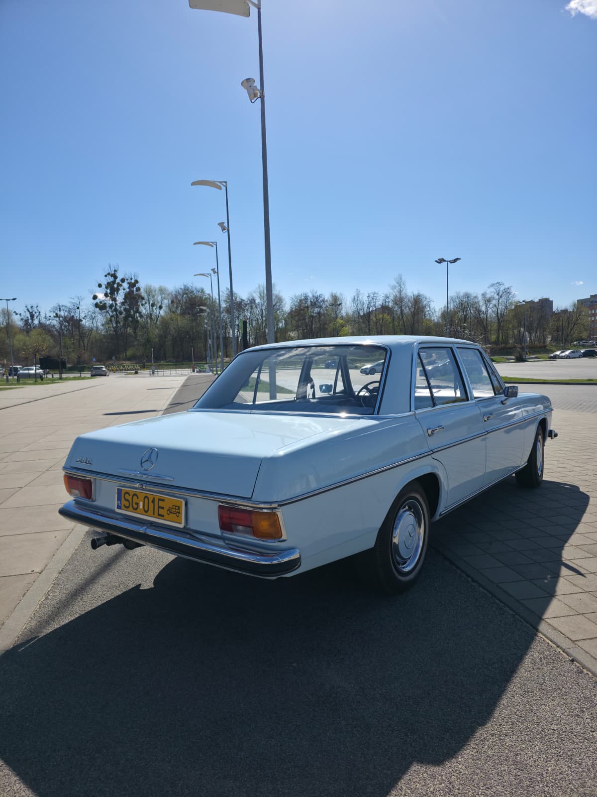 Mercedes W114 Sedan