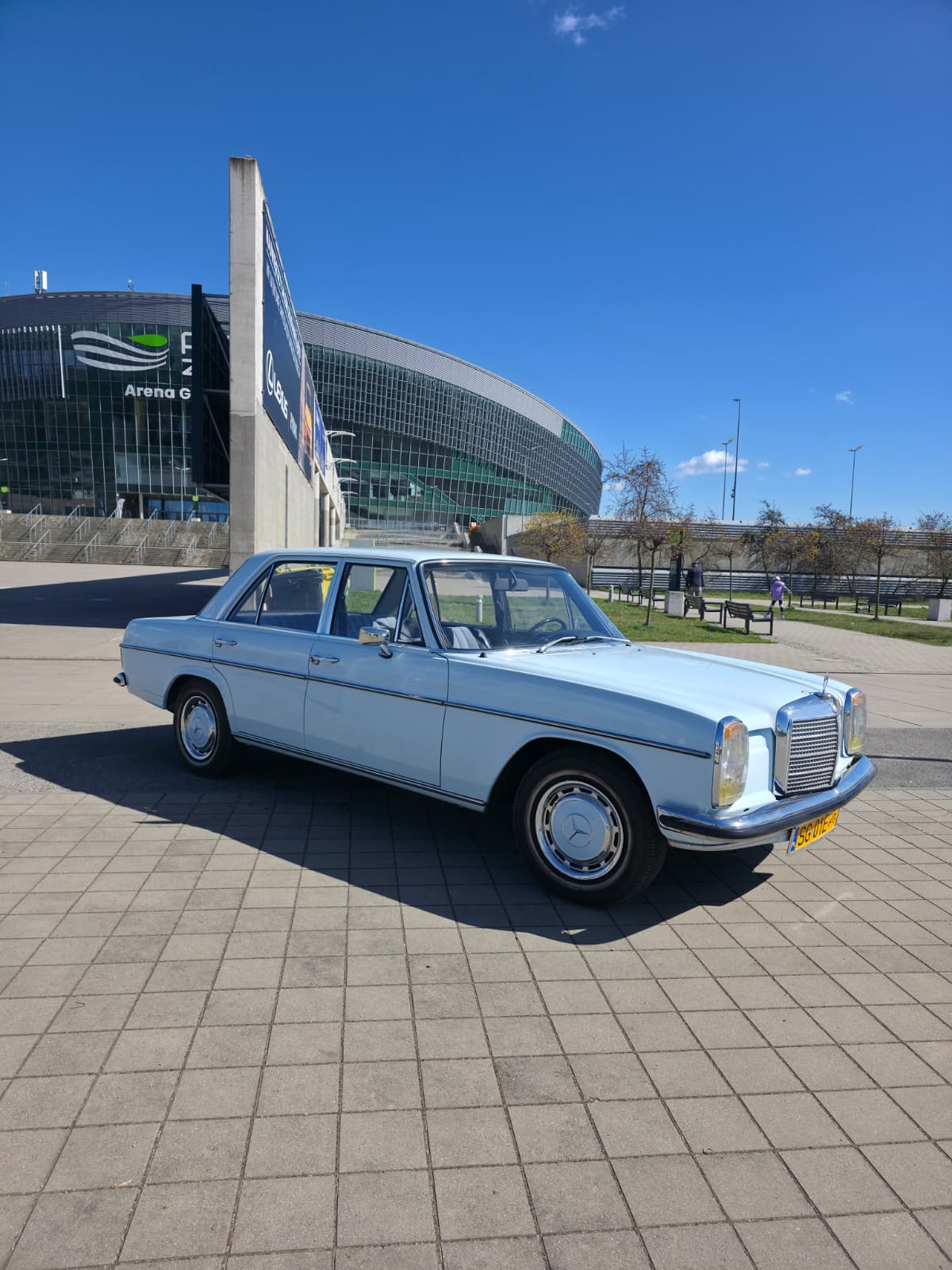 Mercedes W114 Sedan