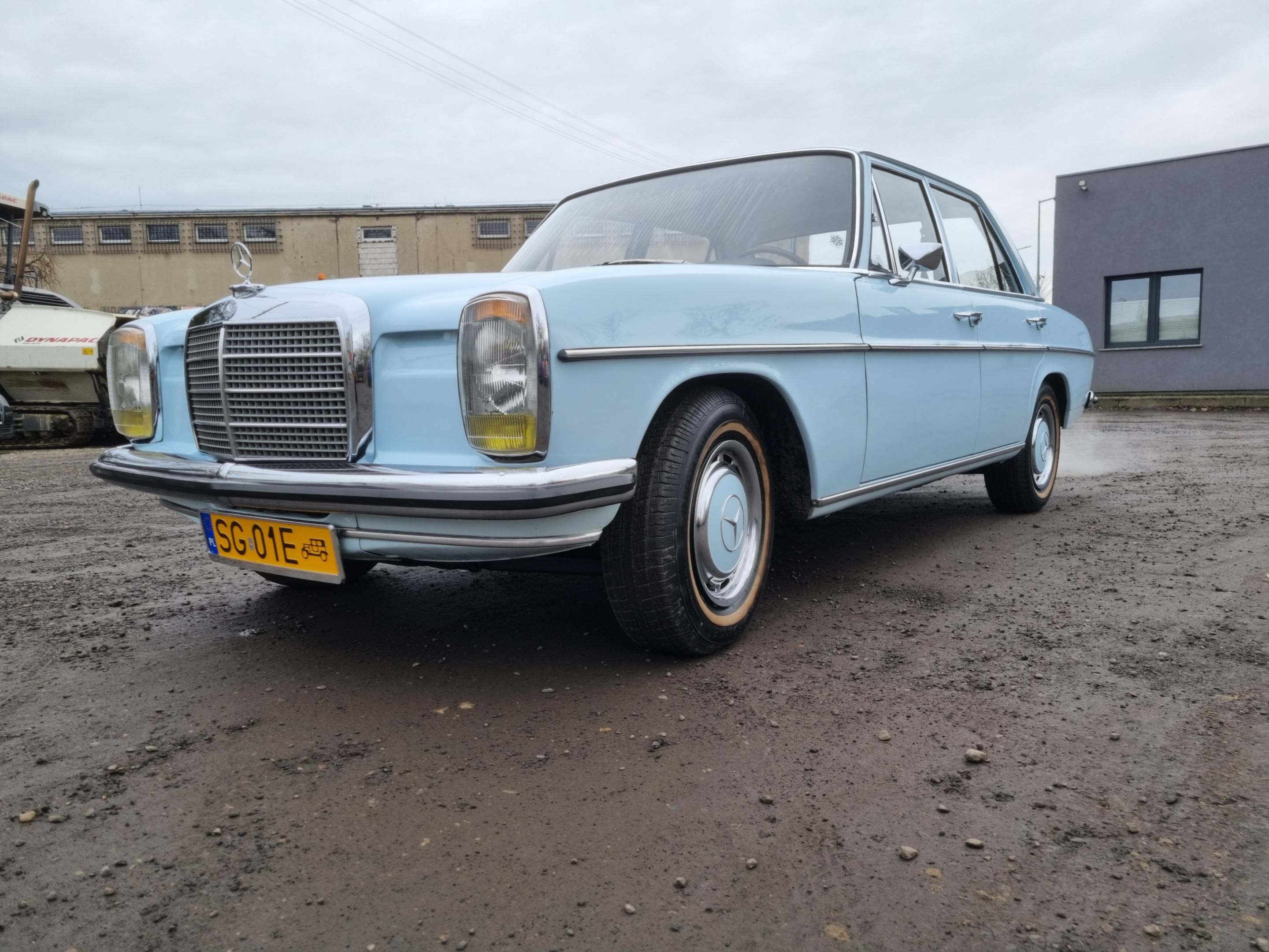 Mercedes W114 Sedan