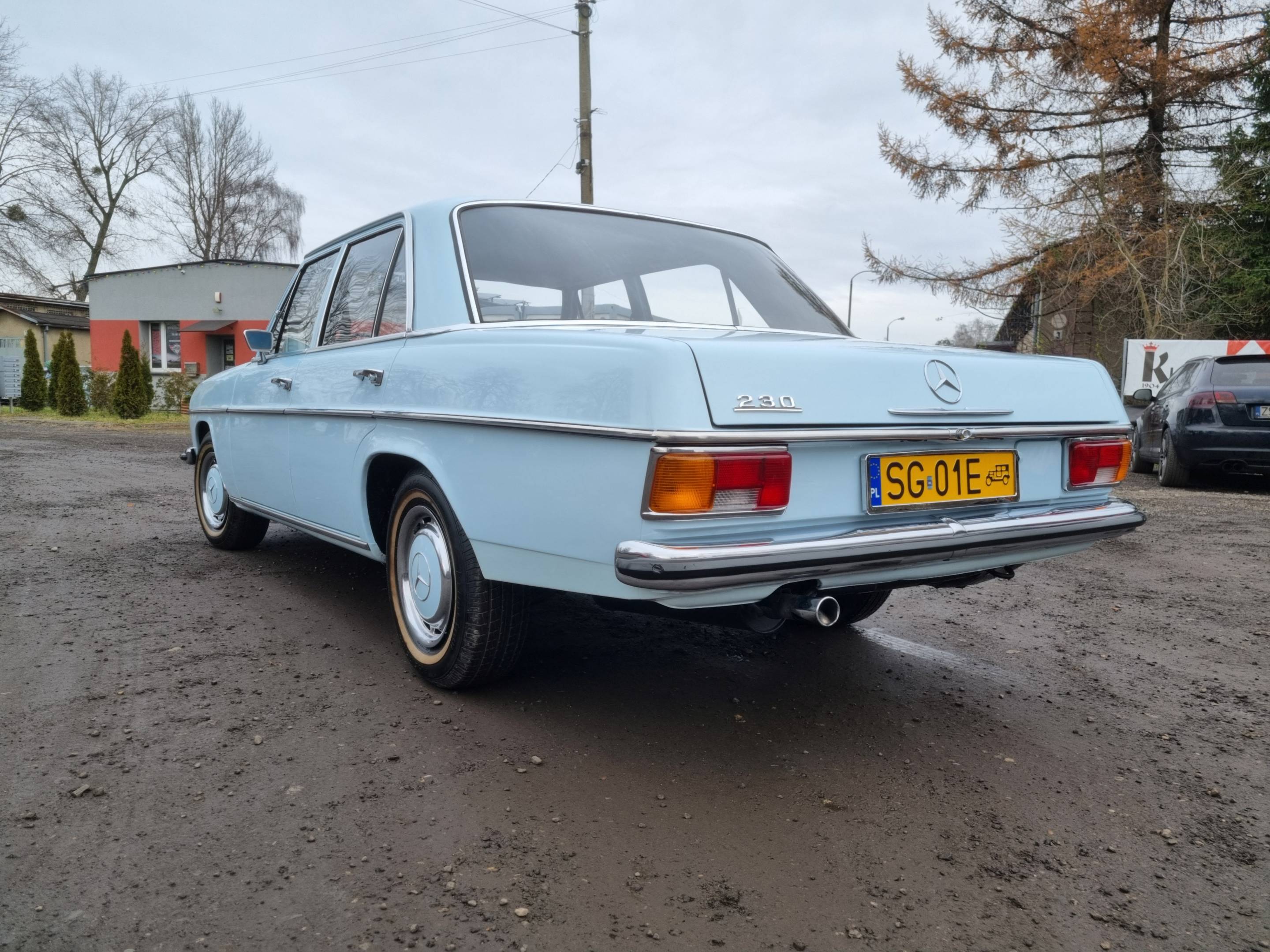 Mercedes W114 Sedan