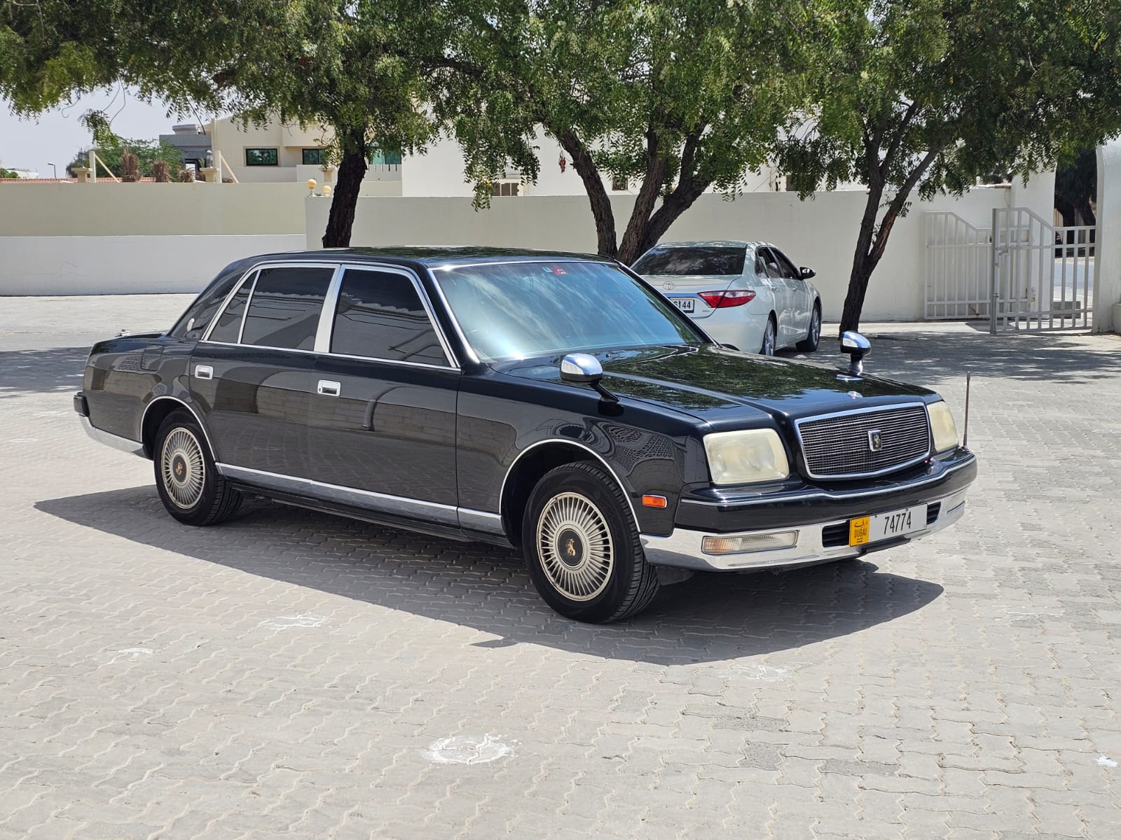 Toyota Century V12