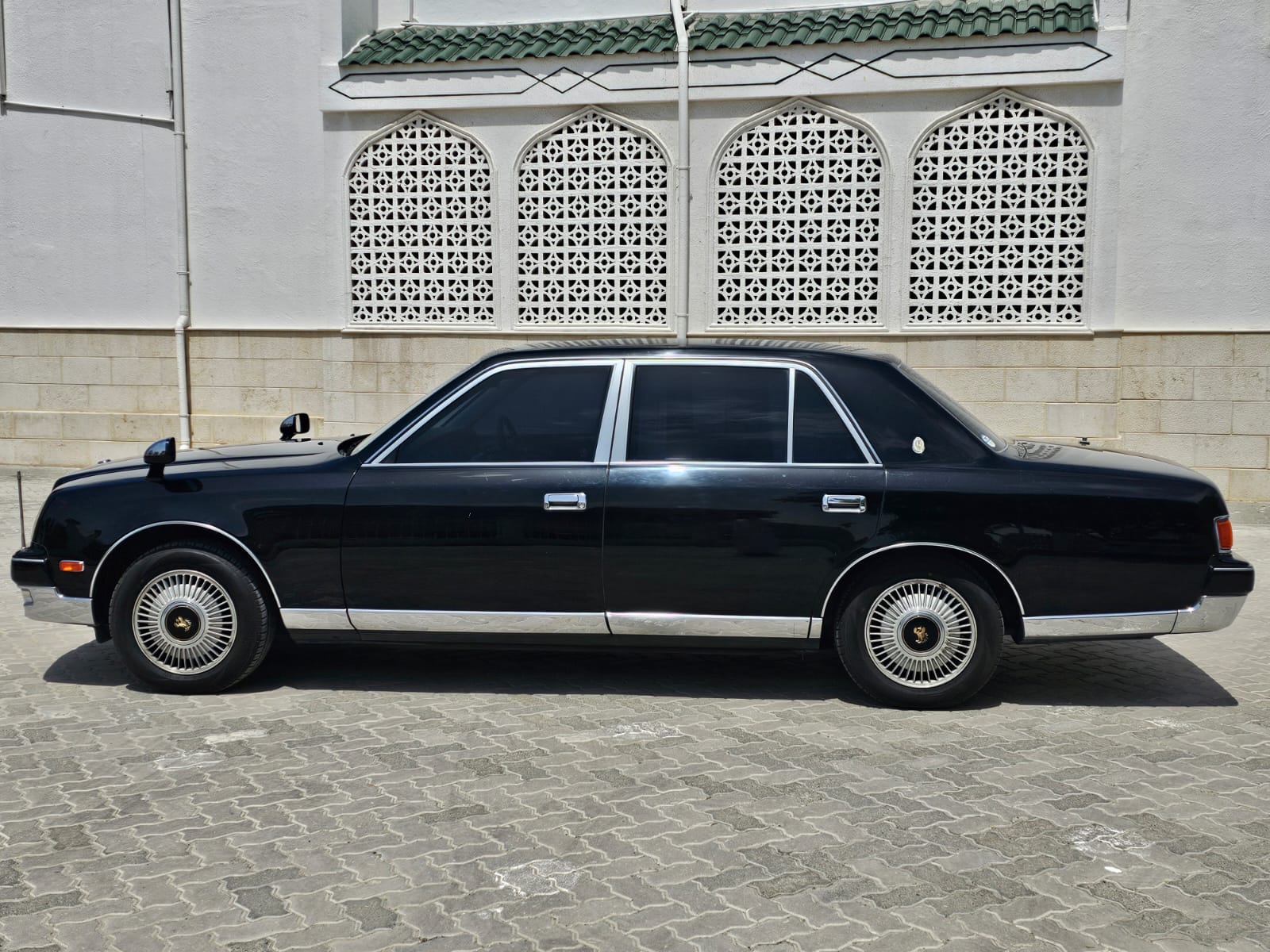 Toyota Century V12