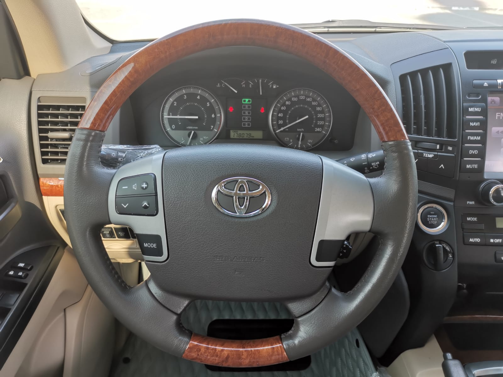 Toyota Land Crusier V8 J200