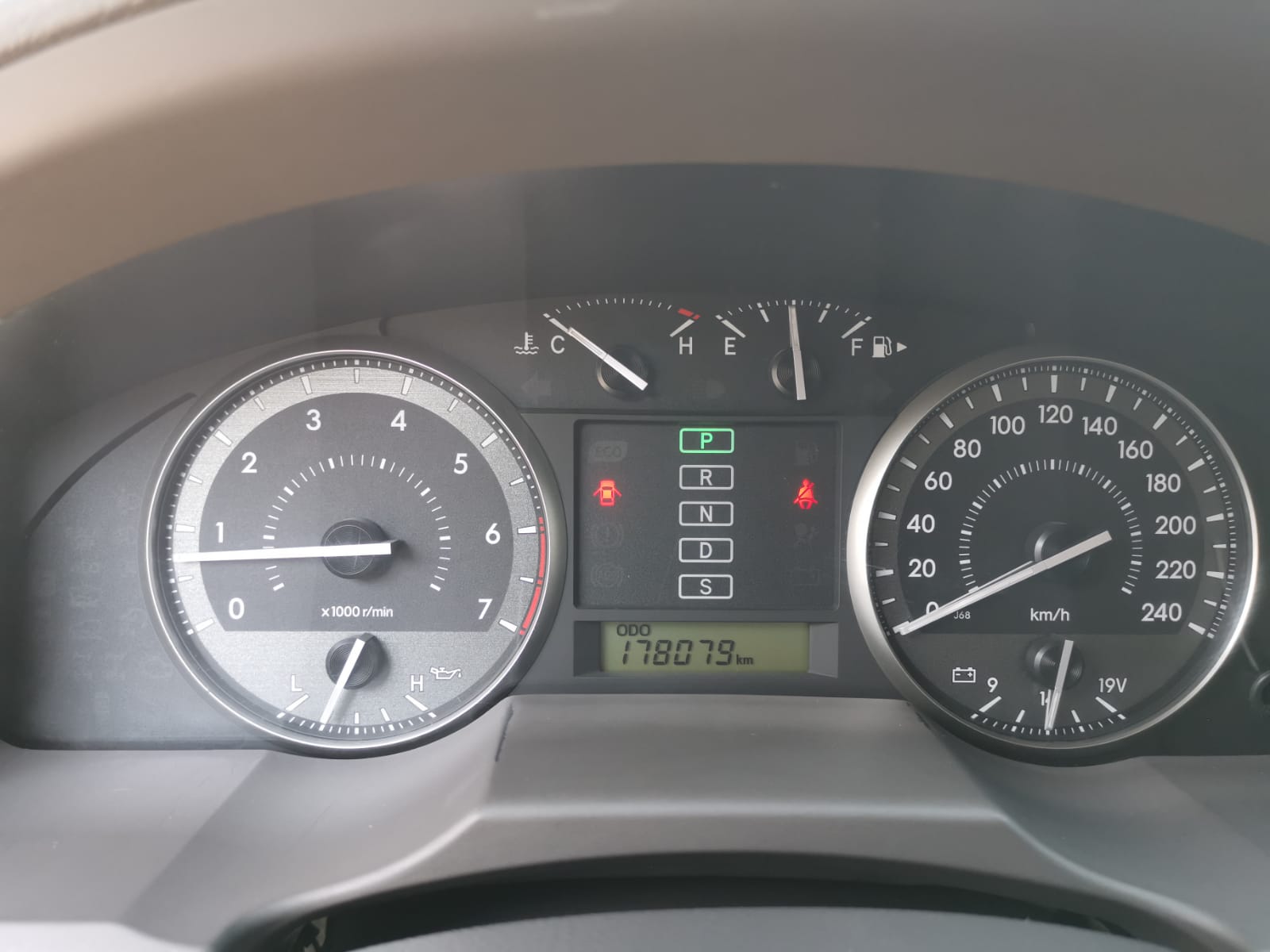 Toyota Land Crusier V8 J200