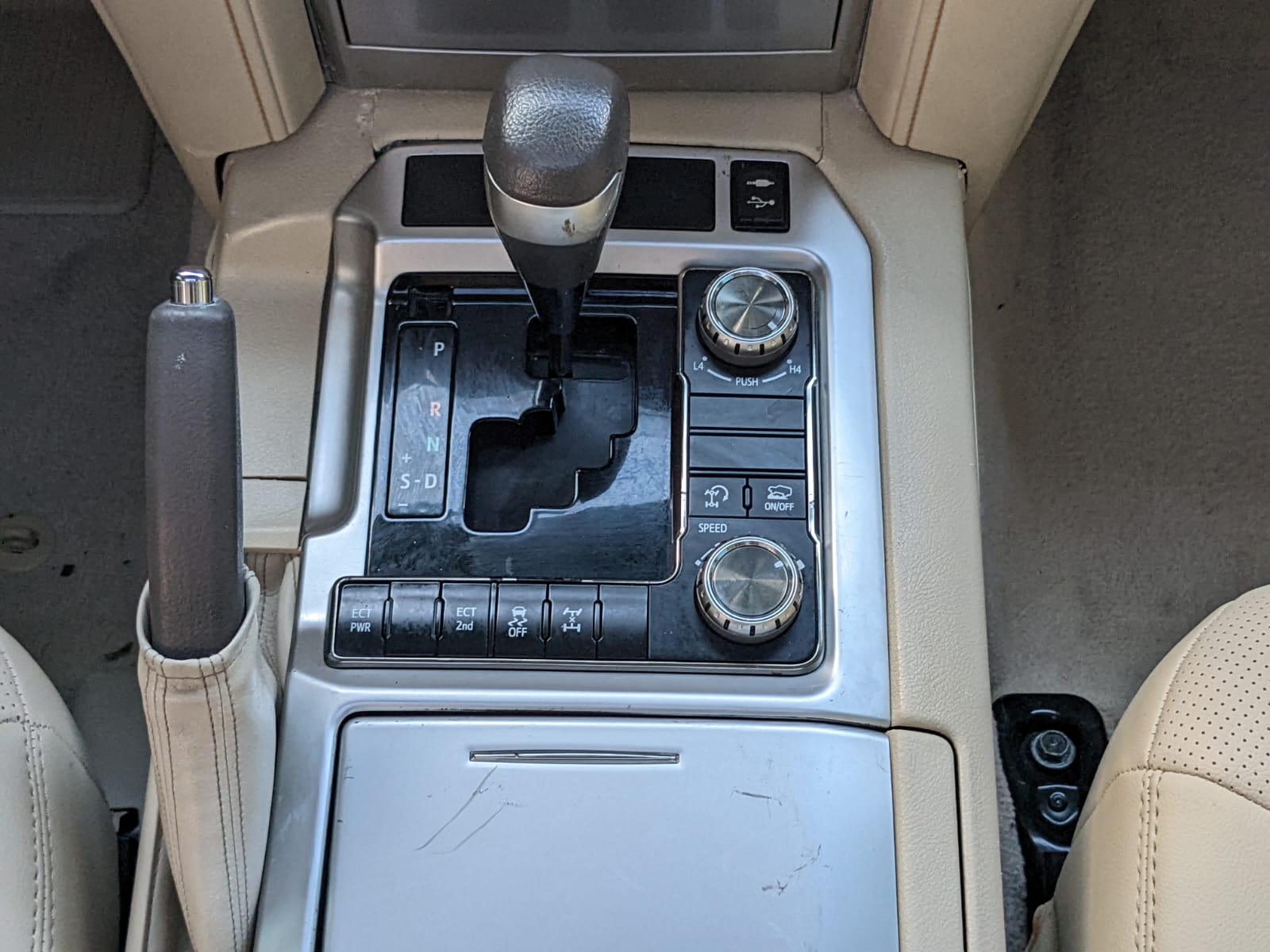 Toyota LandCruiser V6